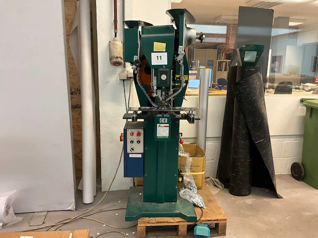 Formosa fce-28 automatische zeilring- en ponsmachine - afbeelding 1 van  6
