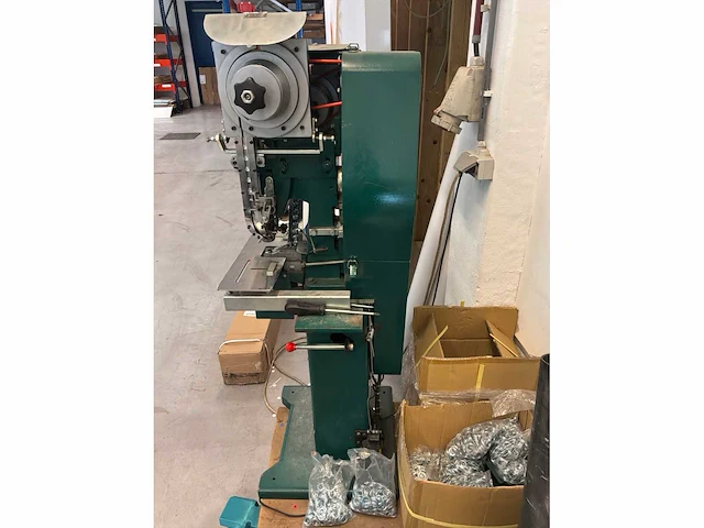 Formosa fce-28 automatische zeilring- en ponsmachine - afbeelding 6 van  6