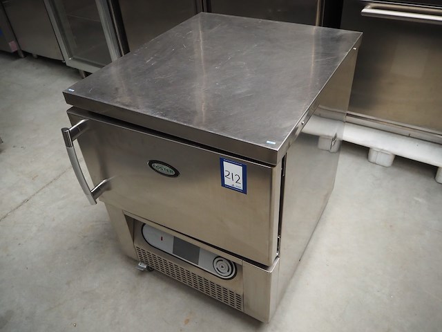 Foster - afbeelding 1 van  8