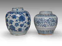 Four chinese blue and white shipwreck wares, incl. a fine 'scrolling lotus' jar and a 'buddhist lion' round box and cover, ming dynasty, h 9 - 10,5 - ø 12 cm - afbeelding 12 van  17