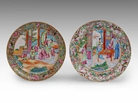 Four chinese canton 'figures on a terrace' plates, 19thc, ø 24 - 25 cm - afbeelding 4 van  5