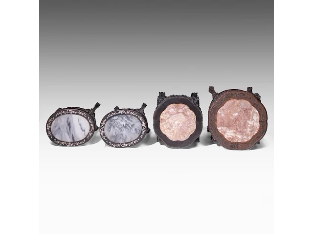Four chinese rounded hardwood bases, incl. a pair inlaid with mother-of-pearl, late qing, tallest h 59 cm - afbeelding 4 van  12