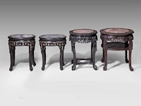 Four chinese rounded hardwood bases, incl. a pair inlaid with mother-of-pearl, late qing, tallest h 59 cm - afbeelding 6 van  12