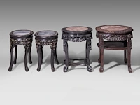 Four chinese rounded hardwood bases, incl. a pair inlaid with mother-of-pearl, late qing, tallest h 59 cm - afbeelding 8 van  12