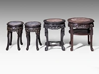 Four chinese rounded hardwood bases, incl. a pair inlaid with mother-of-pearl, late qing, tallest h 59 cm - afbeelding 9 van  12