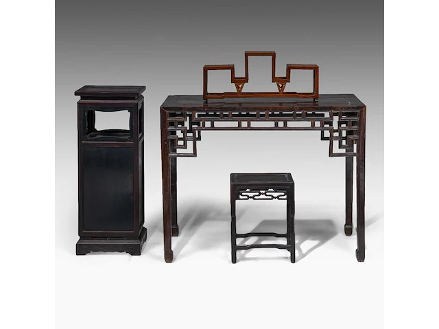 Four chinese stands, mostly hardwood, republic period, tallest h 87 - 34 x 29 cm - afbeelding 4 van  5