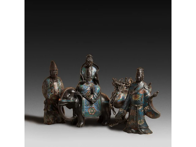 Four japanese champlevé enameled bronzes depicting mythical figures and one censer, signed, 19th/20thc, tallest h 44 cm - afbeelding 1 van  7