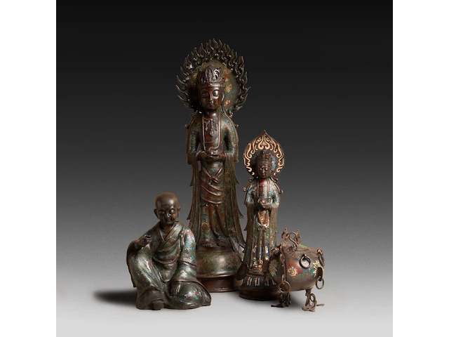 Four japanese champlevé enameled bronzes, three figures and a censer, 19th/20thc, tallest h 67,5 cm - afbeelding 1 van  10
