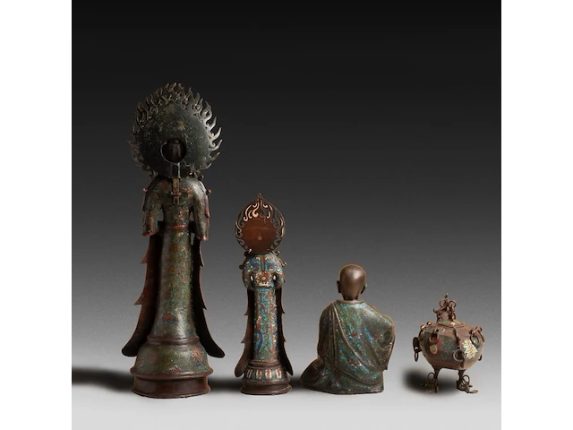 Four japanese champlevé enameled bronzes, three figures and a censer, 19th/20thc, tallest h 67,5 cm - afbeelding 3 van  10