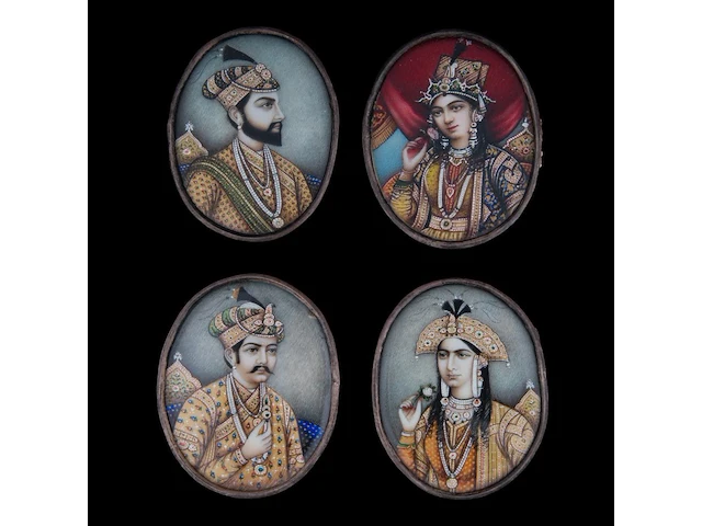 Four mughal portrait miniatures depicting mughal rulers, watercolour on ivory, 19thc, all 6,5 cm x 5,5 cm - weight (ivory only) ca. 6g (+) - afbeelding 1 van  4