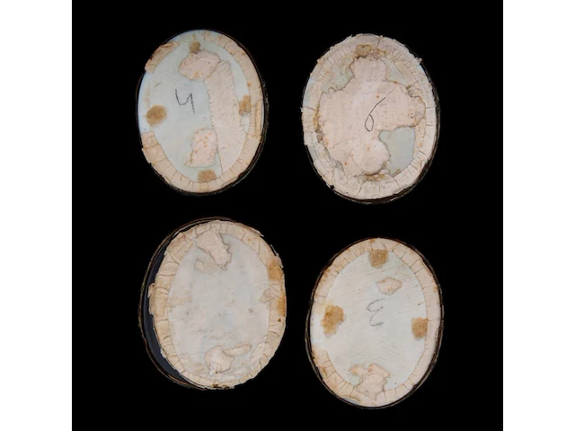 Four mughal portrait miniatures depicting mughal rulers, watercolour on ivory, 19thc, all 6,5 cm x 5,5 cm - weight (ivory only) ca. 6g (+) - afbeelding 2 van  4