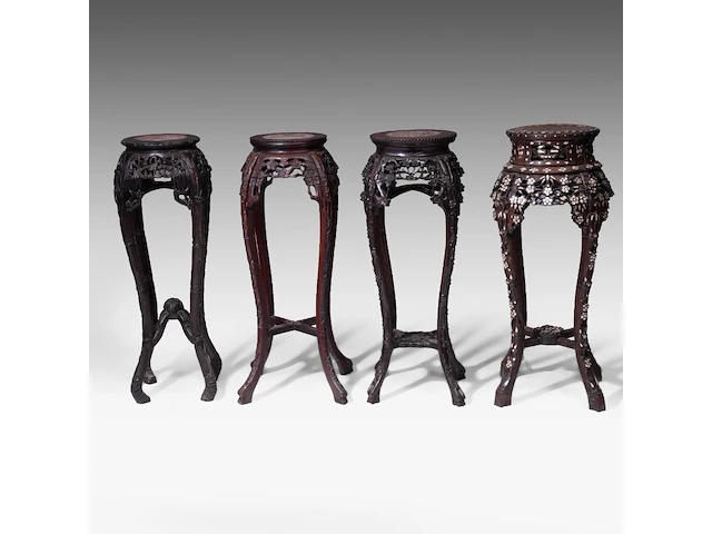 Four tall chinese carved hardwood stands, incl. one inlaid with mother-of-pearl, late qing, h 91 - 92 cm - afbeelding 4 van  5