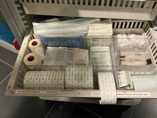 Francehopital pre9xaev-s-1rd linnen-/distributiewagen - afbeelding 2 van  3