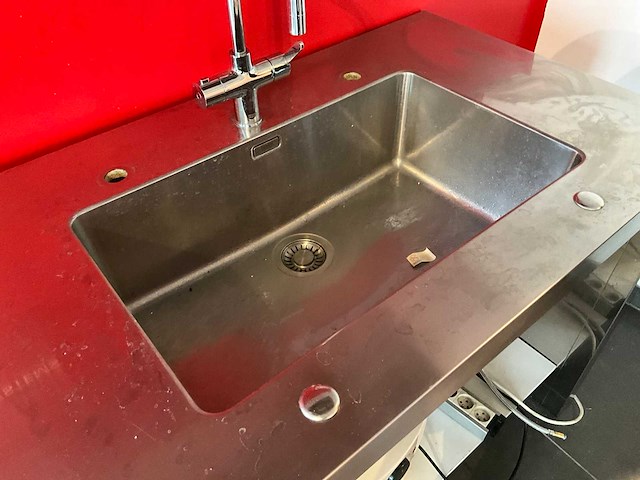 Franke spoeltafel met kokendwaterkraan - afbeelding 1 van  3