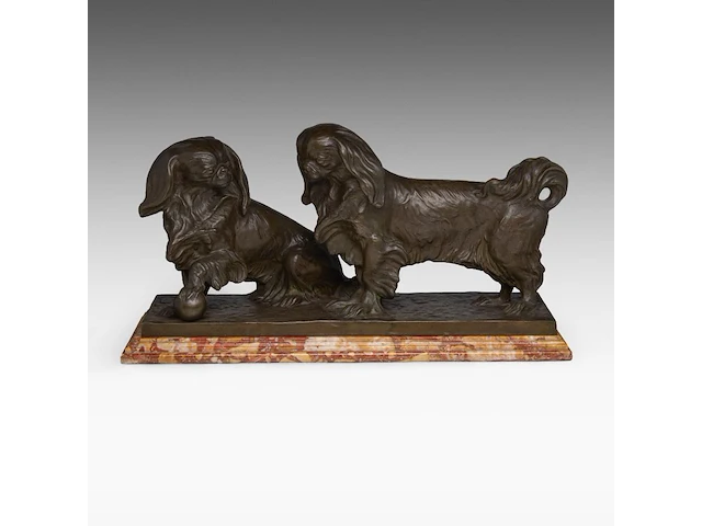 Frans jochems (1880-1949), two pekingese dogs, patinated bronze, cast by corbeels, antwerp the bronze: 33 x 66 cm. (12.99 x 25.98 in.), with marble base: 37 x 71 cm. (14.57 x 27.94 in.) - afbeelding 2 van  9