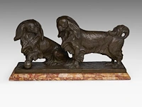 Frans jochems (1880-1949), two pekingese dogs, patinated bronze, cast by corbeels, antwerp the bronze: 33 x 66 cm. (12.99 x 25.98 in.), with marble base: 37 x 71 cm. (14.57 x 27.94 in.) - afbeelding 2 van  9