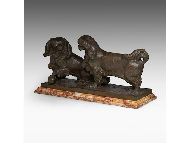 Frans jochems (1880-1949), two pekingese dogs, patinated bronze, cast by corbeels, antwerp the bronze: 33 x 66 cm. (12.99 x 25.98 in.), with marble base: 37 x 71 cm. (14.57 x 27.94 in.) - afbeelding 3 van  9