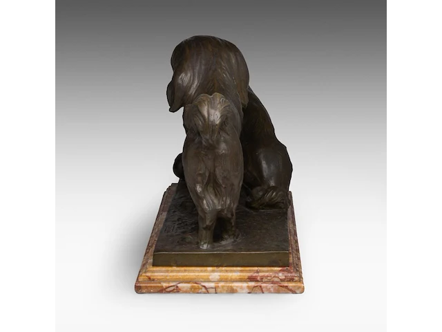 Frans jochems (1880-1949), two pekingese dogs, patinated bronze, cast by corbeels, antwerp the bronze: 33 x 66 cm. (12.99 x 25.98 in.), with marble base: 37 x 71 cm. (14.57 x 27.94 in.) - afbeelding 4 van  9