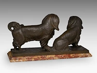 Frans jochems (1880-1949), two pekingese dogs, patinated bronze, cast by corbeels, antwerp the bronze: 33 x 66 cm. (12.99 x 25.98 in.), with marble base: 37 x 71 cm. (14.57 x 27.94 in.) - afbeelding 5 van  9