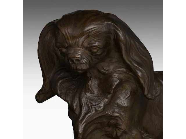 Frans jochems (1880-1949), two pekingese dogs, patinated bronze, cast by corbeels, antwerp the bronze: 33 x 66 cm. (12.99 x 25.98 in.), with marble base: 37 x 71 cm. (14.57 x 27.94 in.) - afbeelding 8 van  9
