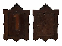 Franz geerts (1850-1944), a small pair of pendant paintings with 17thc inn scenes, oil on panel in a richly carved renaissance revival frame 14 x 10 cm. (5.50 x 3.94 in.), frame: 24 x 16.5 cm. (9.44 x 6 1/2 in.) - afbeelding 3 van  5