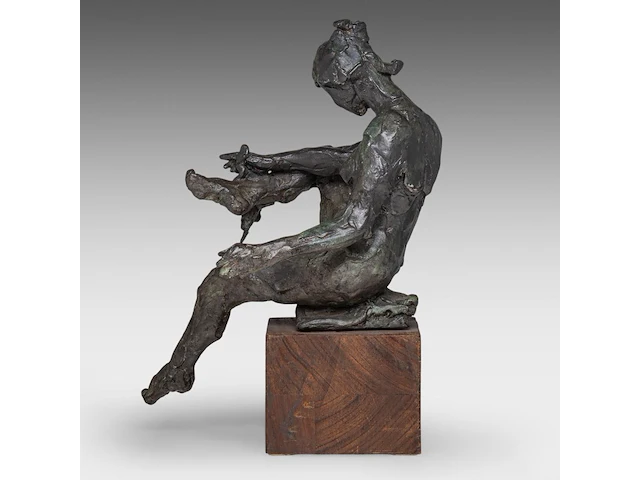 Freddy van dyck (1942), bathing woman, patinated bronze on a wooden base, h cm - afbeelding 4 van  8