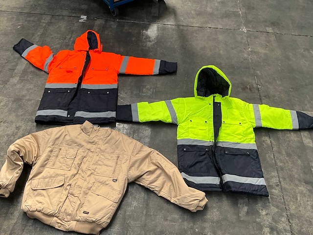 Free2.be diverse winterjassen (15x) - afbeelding 1 van  8