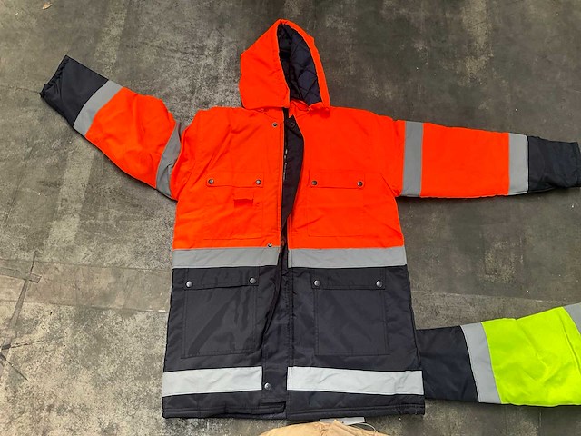 Free2.be diverse winterjassen (15x) - afbeelding 4 van  8