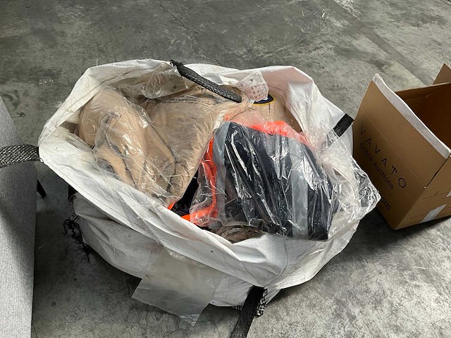 Free2.be diverse winterjassen (15x) - afbeelding 8 van  8