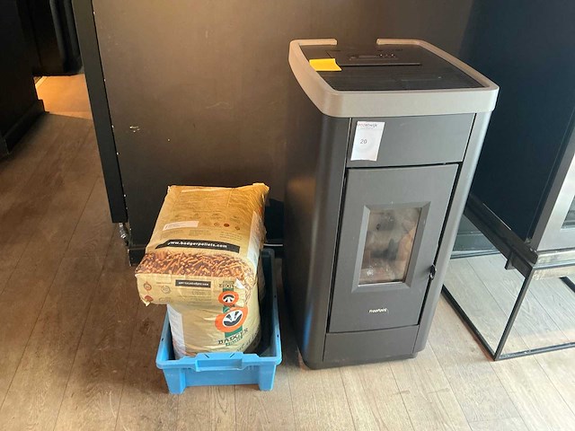 Freepoint pelletkachel - afbeelding 1 van  5