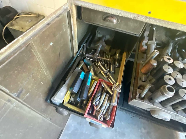 Friedrich deckel fp1 nclusief een bijhorende gereedschapskast - freesmachines - afbeelding 19 van  19