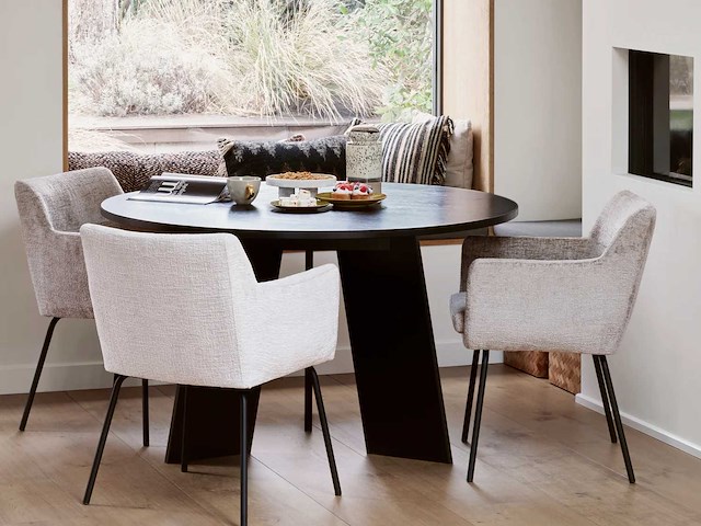 Fries eettafel eik blacknight mat ø129 cm - afbeelding 1 van  8