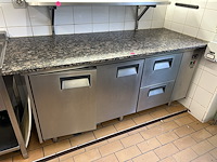 Frigo met natuursteen blad