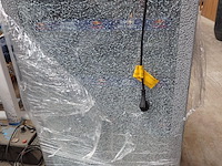 Frigo red bull, gas bijvullen , glas gebroken - afbeelding 1 van  2