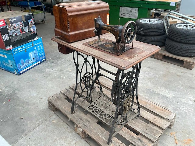 Frister & rossmann antieke naaimachine - afbeelding 1 van  5