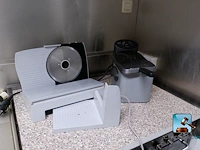 Frituurpan en snijmachine
