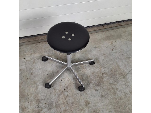 Fritz hansen kevi design kruk by jorgen rasmussen (40-54 cm) - afbeelding 2 van  4