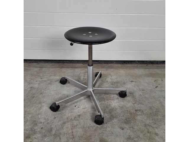 Fritz hansen kevi design kruk by jorgen rasmussen (40-54 cm) - afbeelding 1 van  4