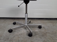 Fritz hansen kevi design kruk by jorgen rasmussen (40-54 cm) - afbeelding 3 van  4