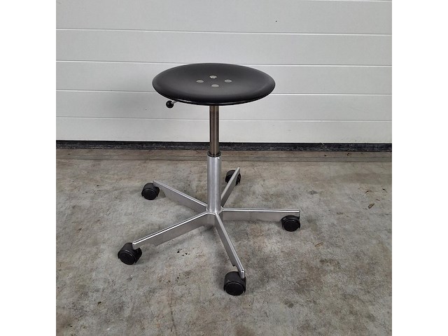 Fritz hansen kevi design kruk by jorgen rasmussen (40-54 cm) - afbeelding 1 van  4