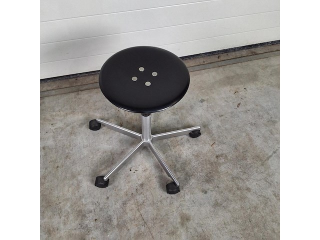 Fritz hansen kevi design kruk by jorgen rasmussen (40-54 cm) - afbeelding 2 van  4