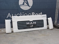 Frontgrille man vrachtwagen d20 met inclusief zijpanelen en logo - afbeelding 1 van  1