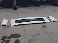 Frontgrille man vrachtwagen d20 met inclusief zijpanelen en logo