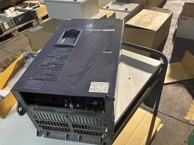 Fuji electric frenic-mega frequentieregelaar - afbeelding 1 van  5