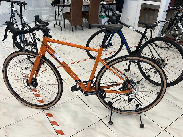 Fuji jari 2.3 racefiets - afbeelding 1 van  5