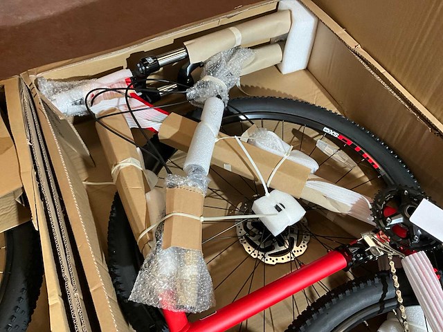 Fuji nevada 29" satin red (1x) - afbeelding 2 van  3