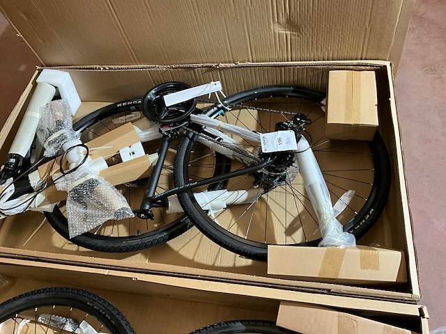 Fuji traverse 1.7 17" satin black /cyan (1x) - afbeelding 1 van  4