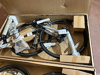 Fuji traverse 1.7 17" satin black /cyan (1x) - afbeelding 1 van  4