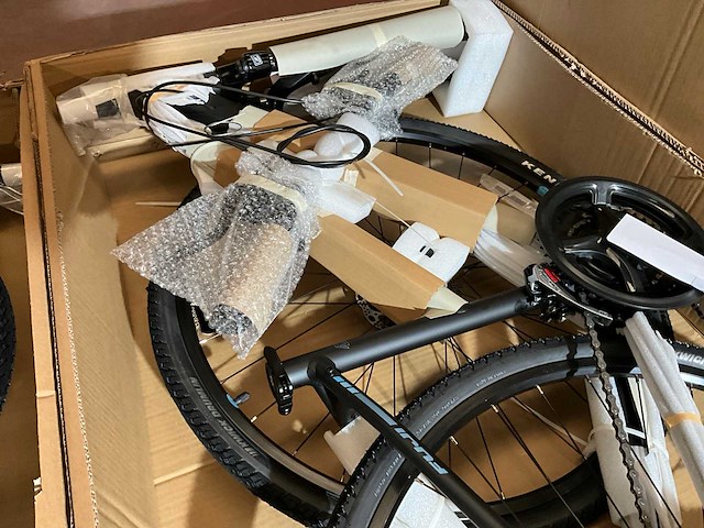 Fuji traverse 1.7 17" satin black /cyan (1x) - afbeelding 4 van  4