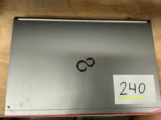 Fujitsu lifebook e series laptop - afbeelding 1 van  6